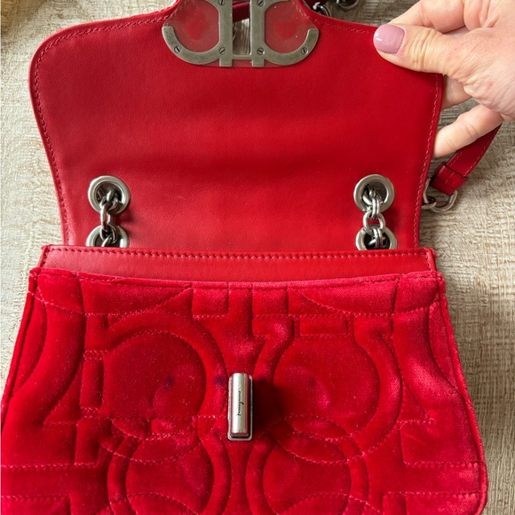 New Salvatore Ferragamo red Gancini turnlock flap quilted velvet bag - Picture 7 of 9